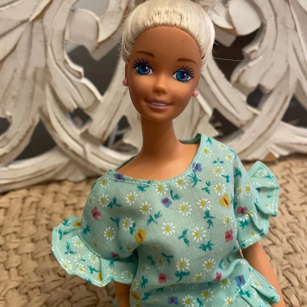 Barbie - Picture 2 of 4